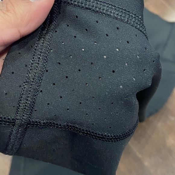 GAP compression workout leggings 7/8 EUC - Picture 5 of 8